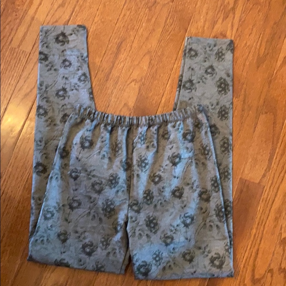 Sacred Threads women’s size small floral print leggings